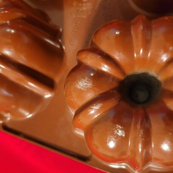 Nordic Ware Bundt-lette Pan 6 Cups Heavy Cast Aluminum Cake Mold - Brown & White - Picture 8 of 8